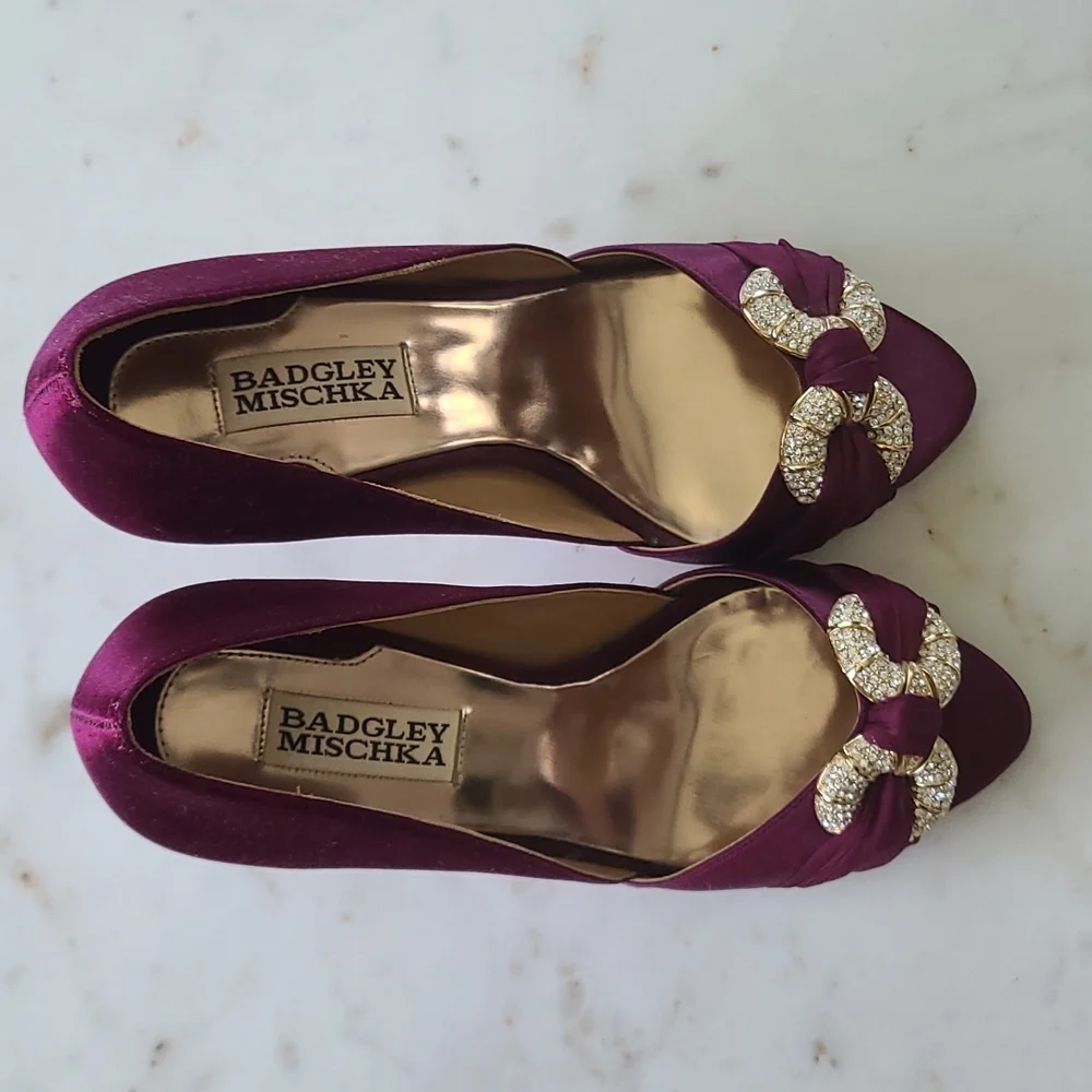 Badgley Mischka Jamaica Wine Satin Peep Toe Heels - Picture 9 of 9